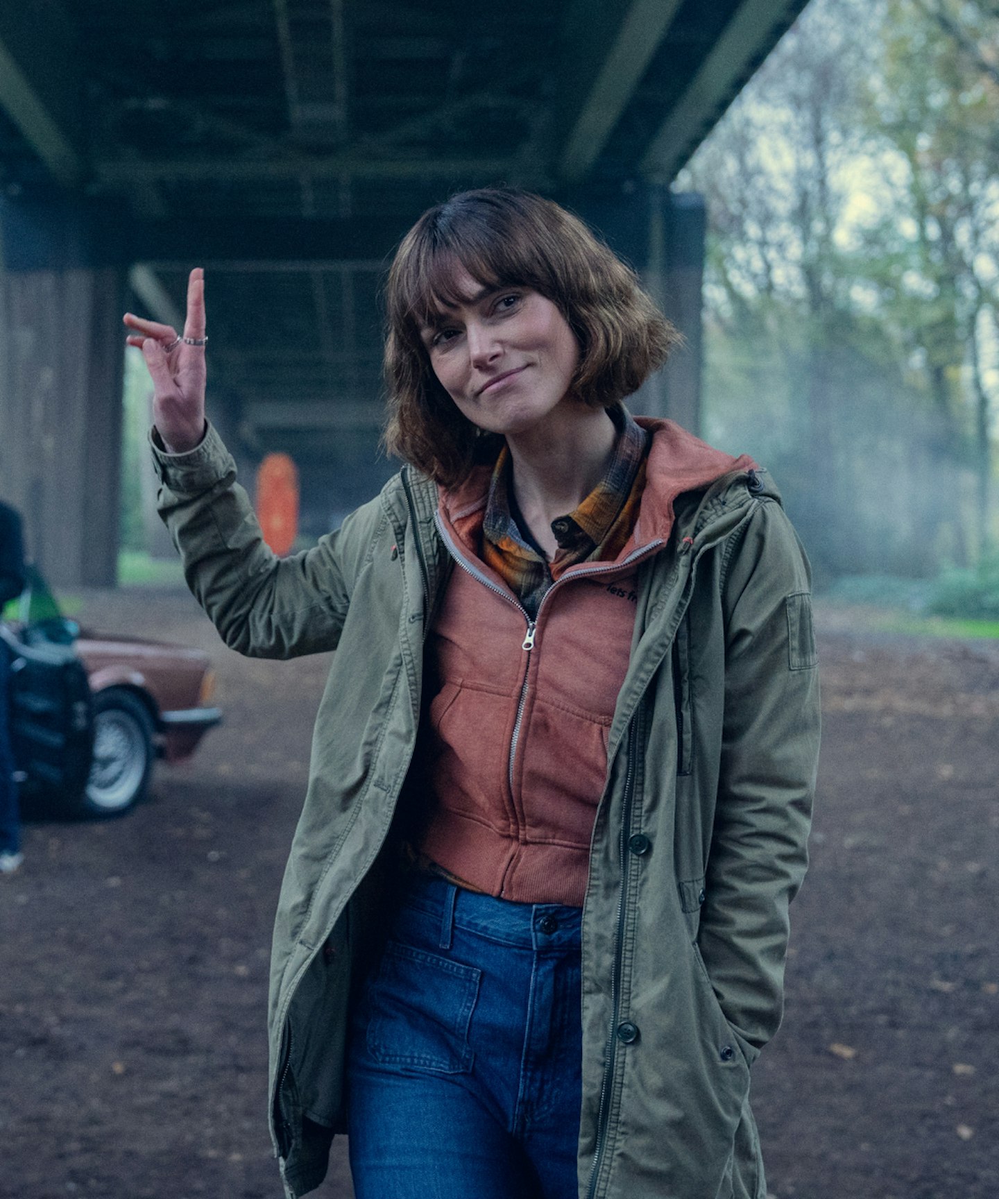 keira knightley green parka, rust hoodie and blue jeans